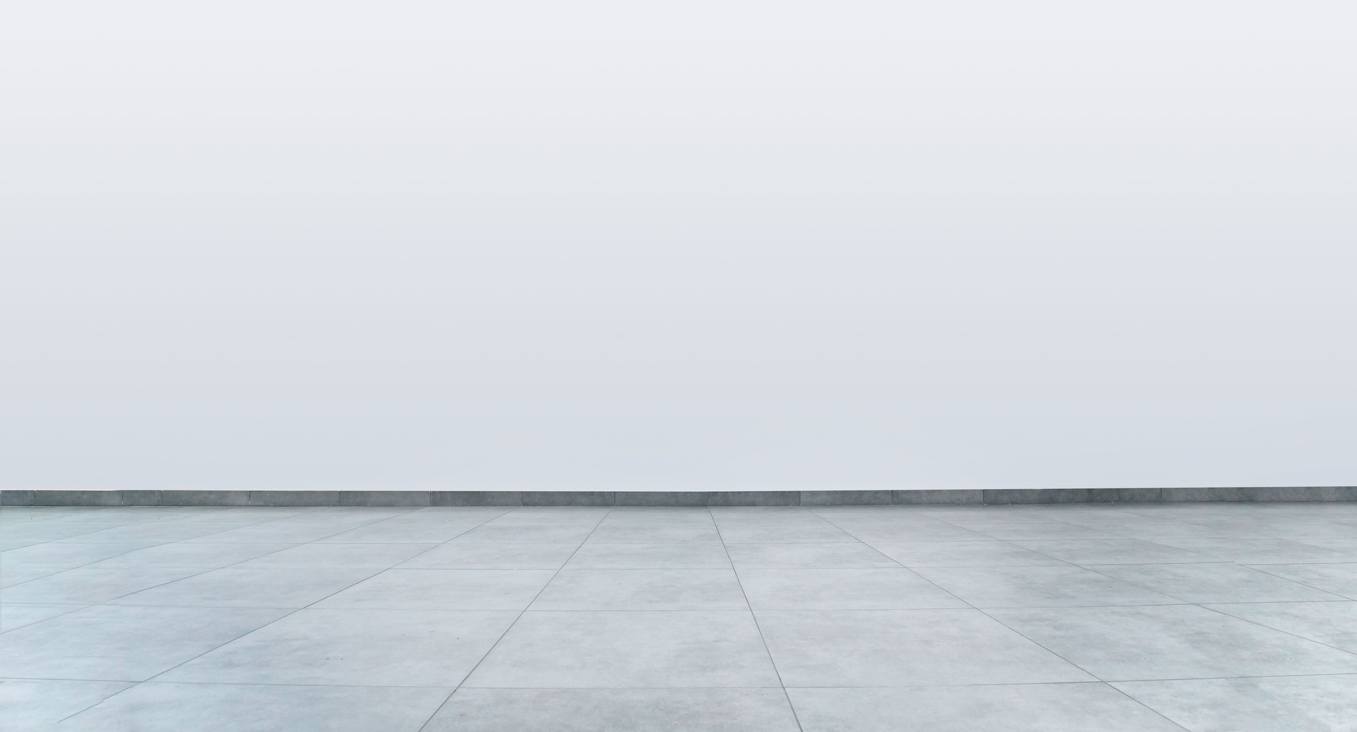 Mur blanc blanc avec carrelage au sol Mur blanc blanc avec carrelage au sol